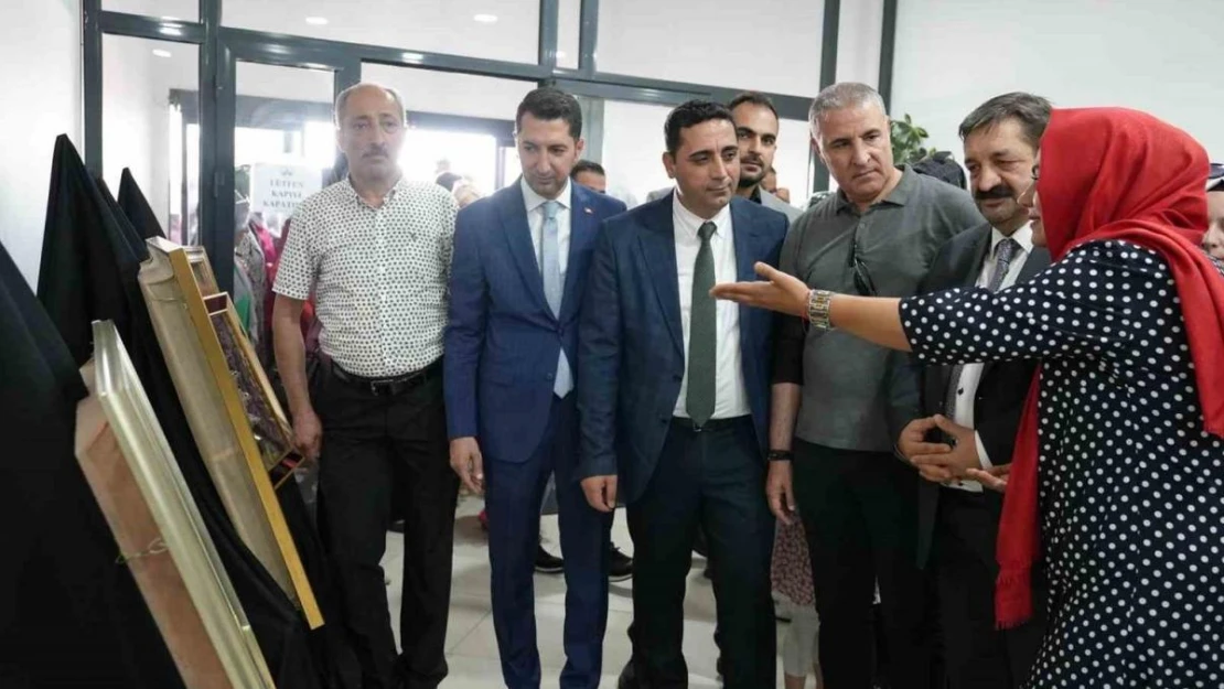 Elazığ'da kursiyerlerin ürünleri görücüye çıktı