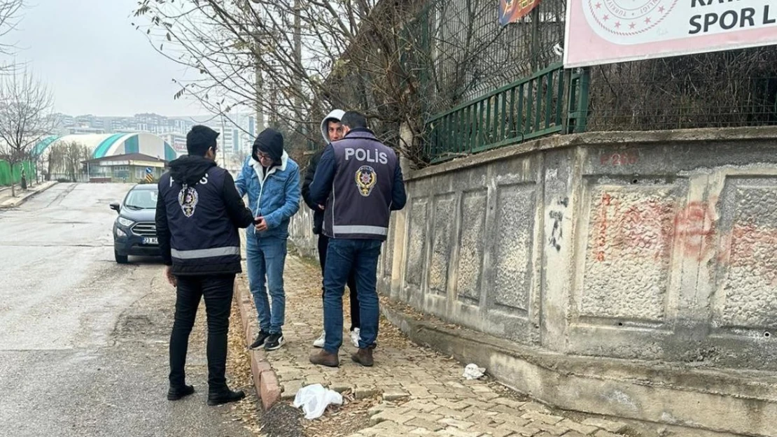 Elazığ'da okul önü denetimleri  sürüyor