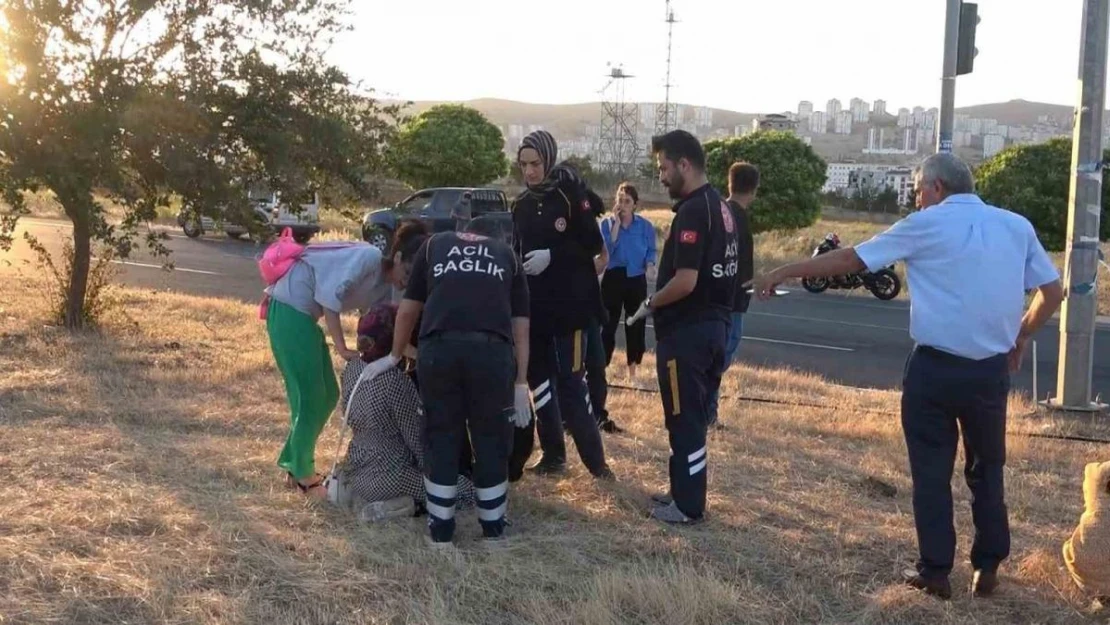 Elazığ'da otomobil ile motosiklet çarpıştı: 1'i ağır 5 yaralı