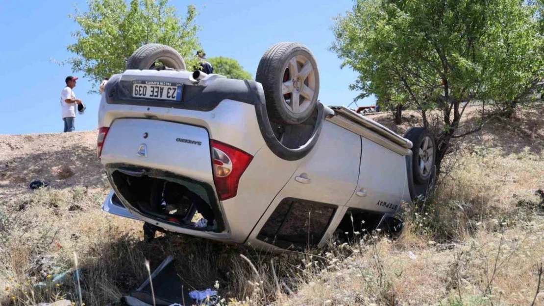 Elazığ'da otomobil şarampole yuvarlandı: 4 yaralandı