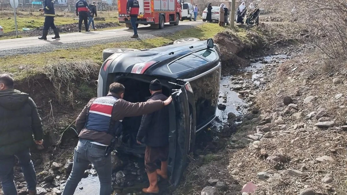 Elazığ'da otomobil yoldan çıkıp takla attı: 1 yaralı