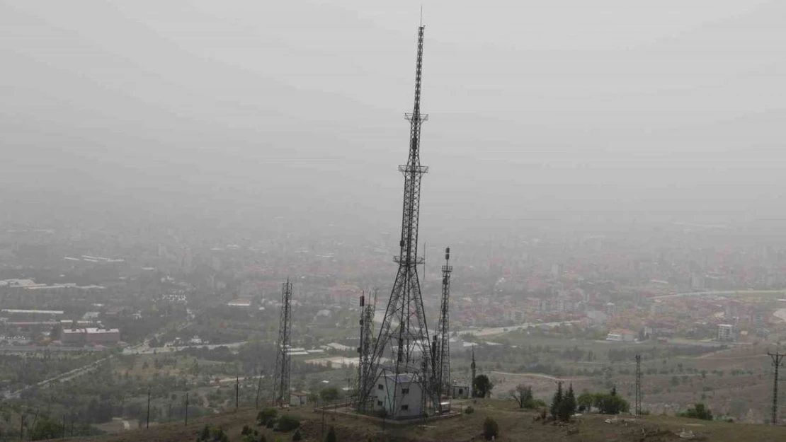 Elazığ'da toz taşınımı etkili oldu