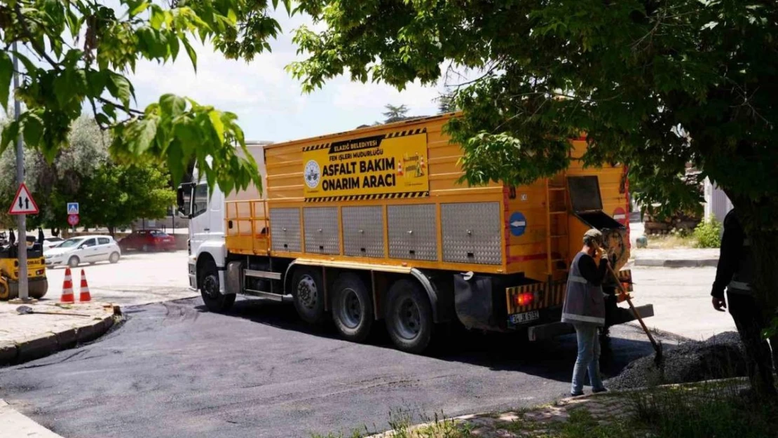 Elazığ'da yollar asfalt yama robotu ile onarılıyor