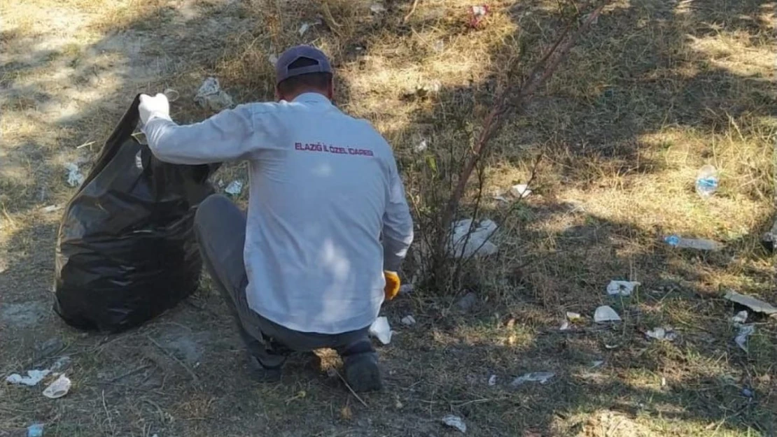 Elazığ İl Özel İdaresi, Pertek feribot iskelesini temizledi