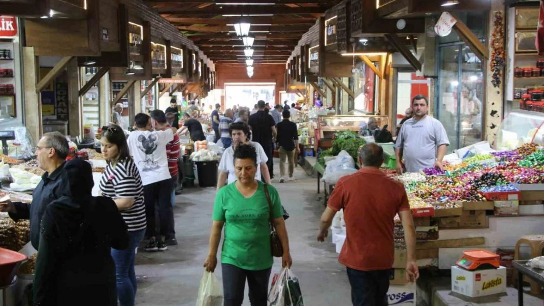 Elazığ Kapalı Çarşıda Kurban Bayramı yoğunluğu