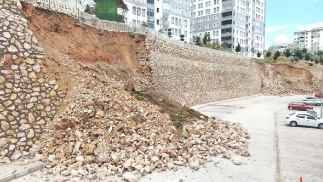 Elazığ'da sel istinat duvarlarını yıktı