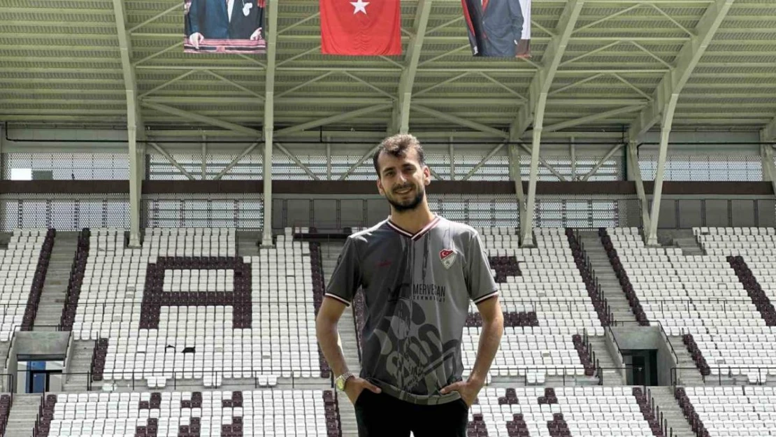 Elazığspor taraftarı, yeni stadyuma şükür secdesiyle girdi