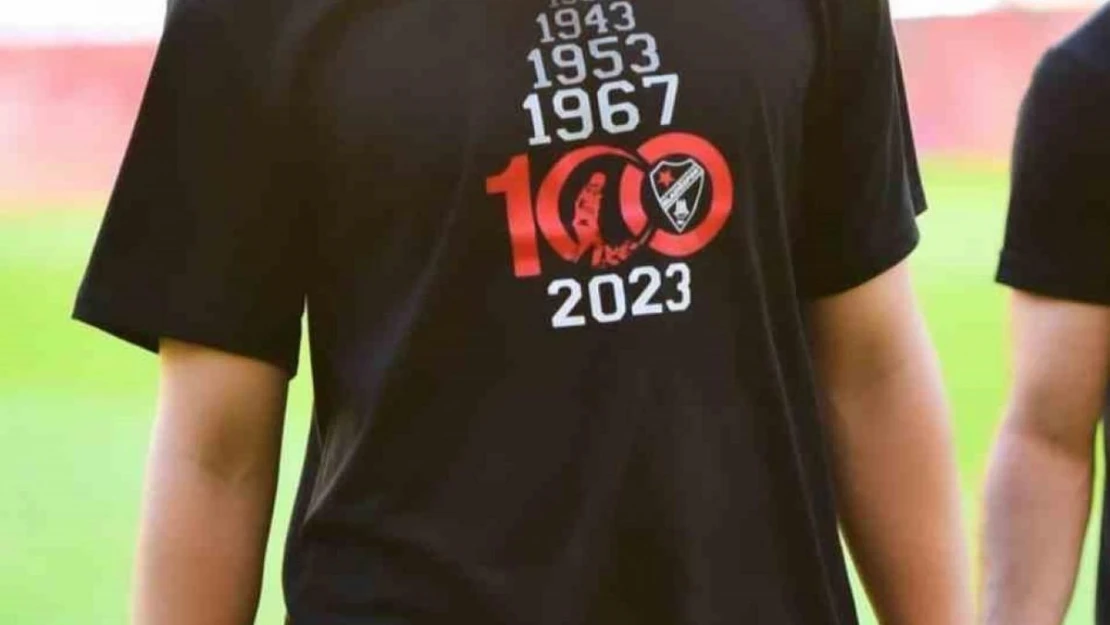 Elazığspor'un 100. yıl tişörtlerine büyük ilgi