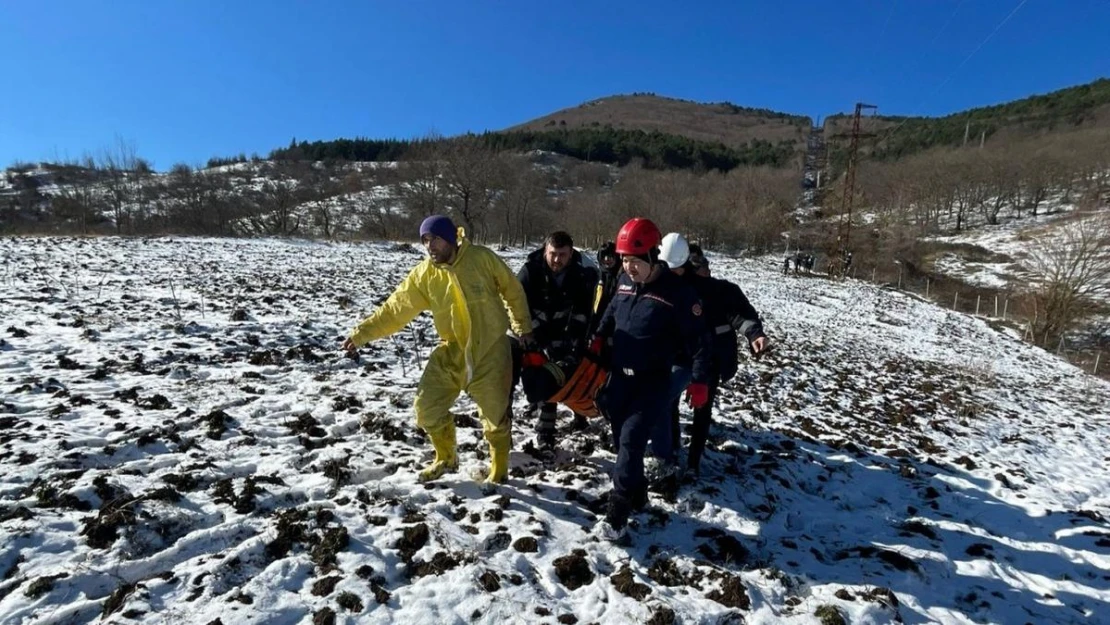 Elektrik akımına kapılarak direkte mahsur kalan işçiyi itfaiye kurtardı