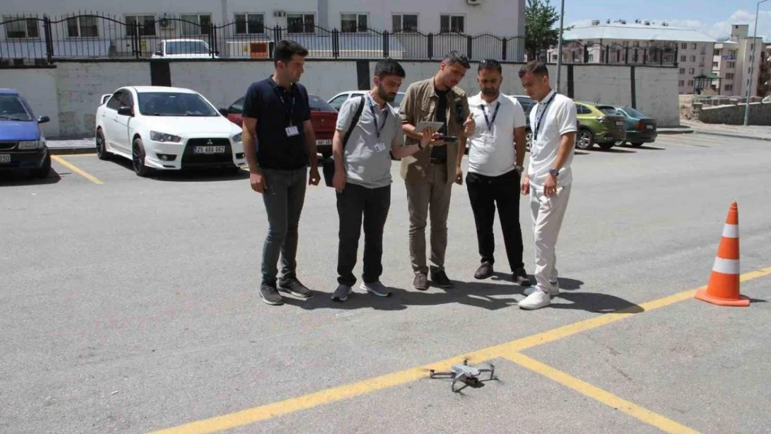 Elektrik hatlarına bakımı droneli bakım