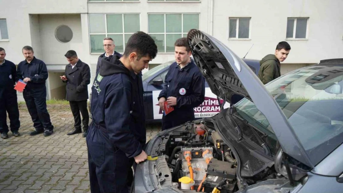 Elektrikli otomotiv sektörünün nitelikli eleman ihtiyacını karşılayacak kurs başladı