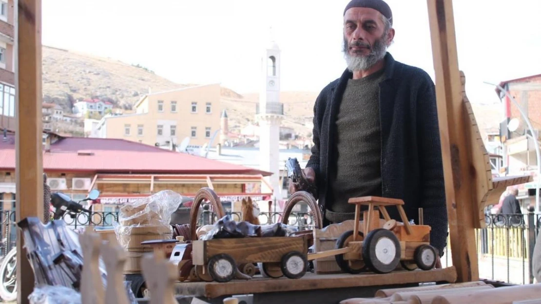 Emekli olduktan sonra kendi atölyesini kurup çocukluk hayalini gerçekleştirdi