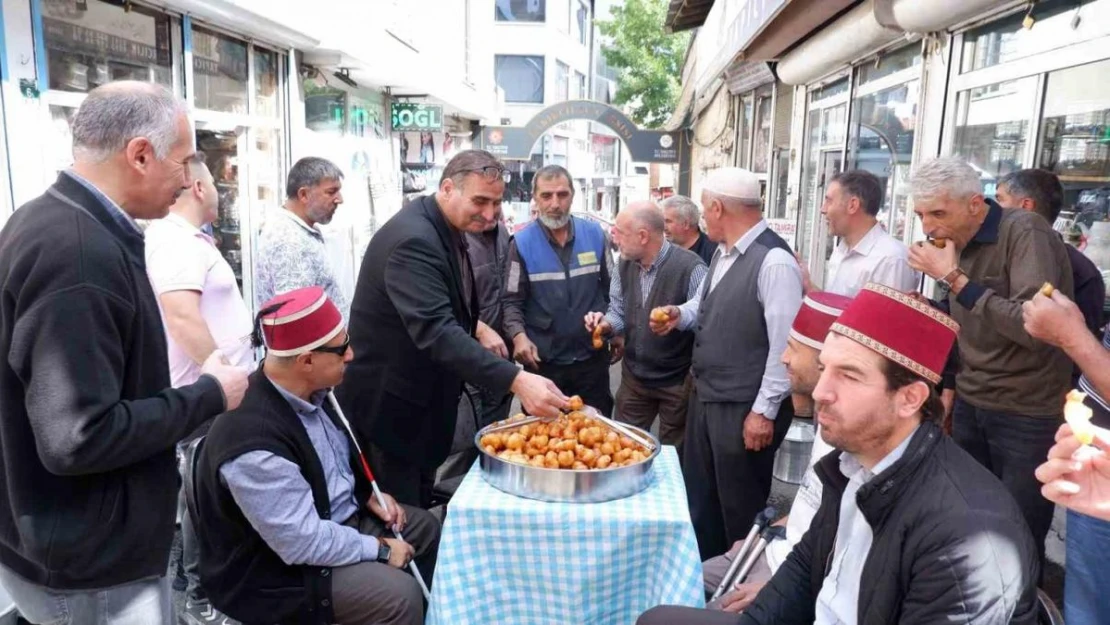 Engelli vatandaştan esnafa lokma tatlısı