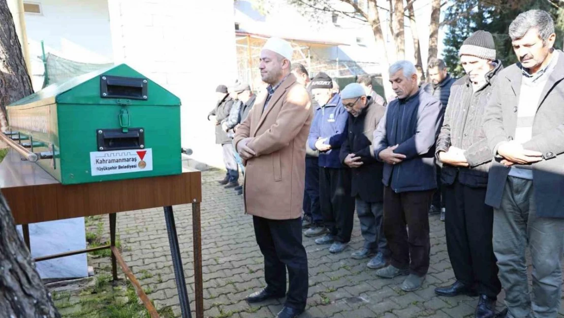 Enkaz altında kalan operatör toprağa verildi