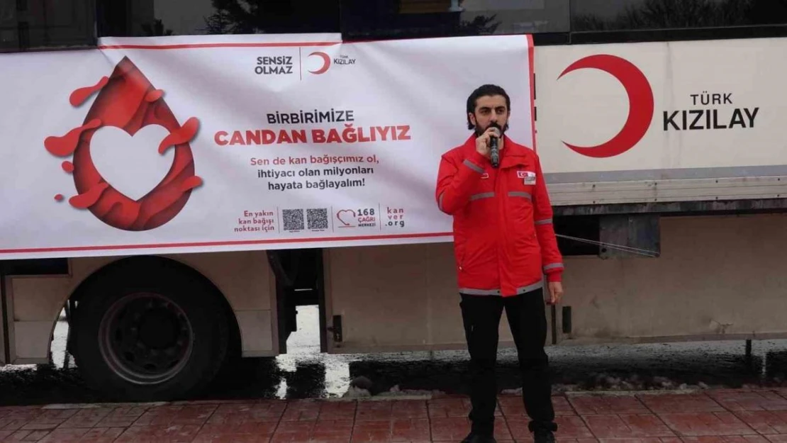 Erciş'te vatandaşlar 'Birbirimize Candan Bağlıyız' kampanyasına bağış yaptı