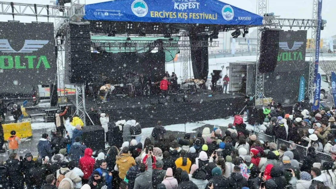 Erciyes'te kar altında Ferhat Göçer Konseri