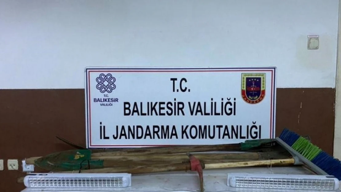 Erdek'te izinsiz kazı yapan 5 kişi yakalandı