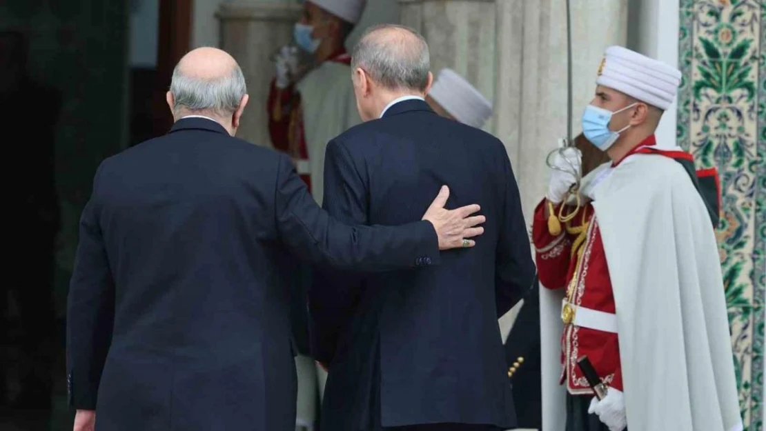 Erdoğan, Cezayir Cumhurbaşkanlığı Sarayı'nda Tebbun tarafından karşılandı