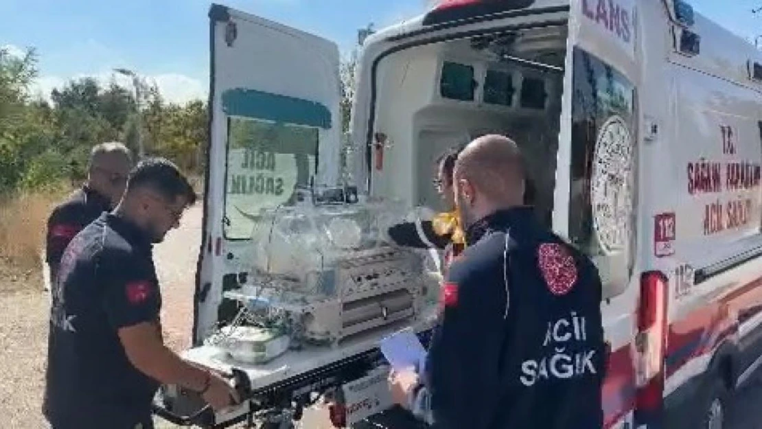 Erken doğum sırasında annesinin kanını yutan 28 günlük bebek, hava ambulansıyla Elazığ'a getirildi