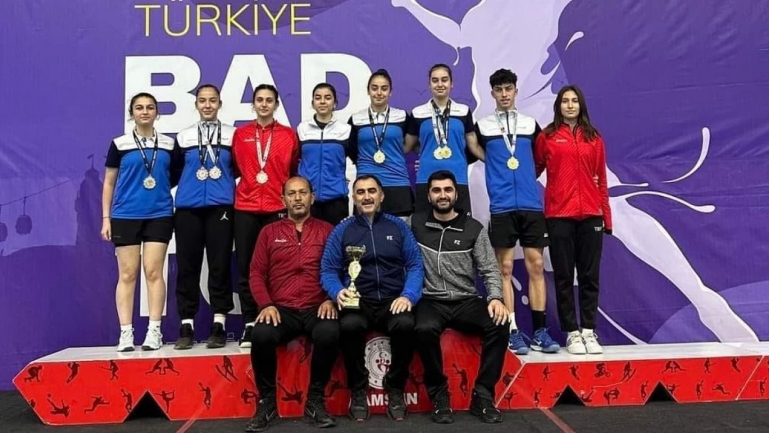 Erzincan Anadolu Lisesi Genç Kız Takımı Türkiye Şampiyonu oldu