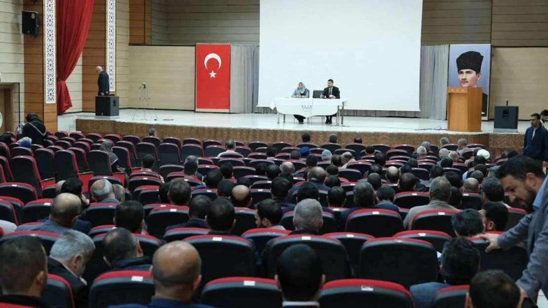 Erzincan'da 'En Güvenli Sığınağımız Aile' konulu konferans verildi