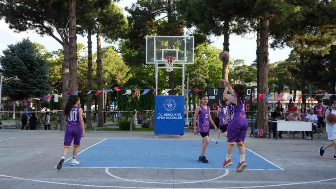 Erzincan'da 'Sokaklar Bizim 3x3 Basketbol Gençlik Kupası' başladı