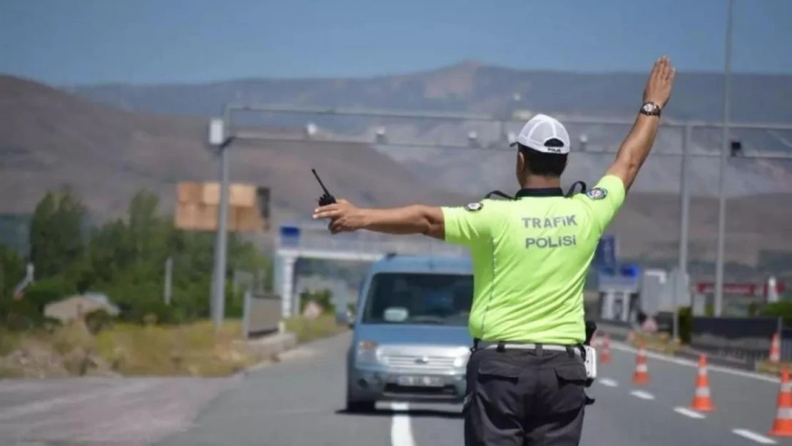 Erzincan'da 15 gün içerisinde 2 bin 261 araca trafik cezası kesildi