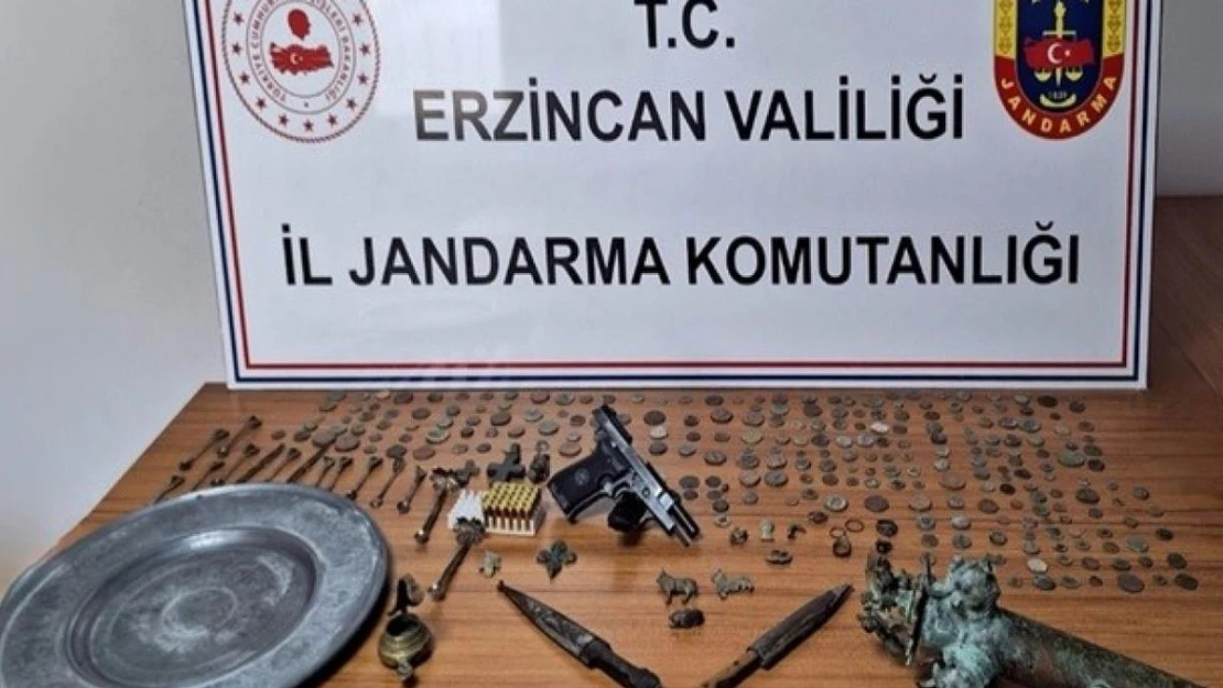 Erzincan'da 239 adet sikke ile çeşitli tarihi eserler ele geçirildi