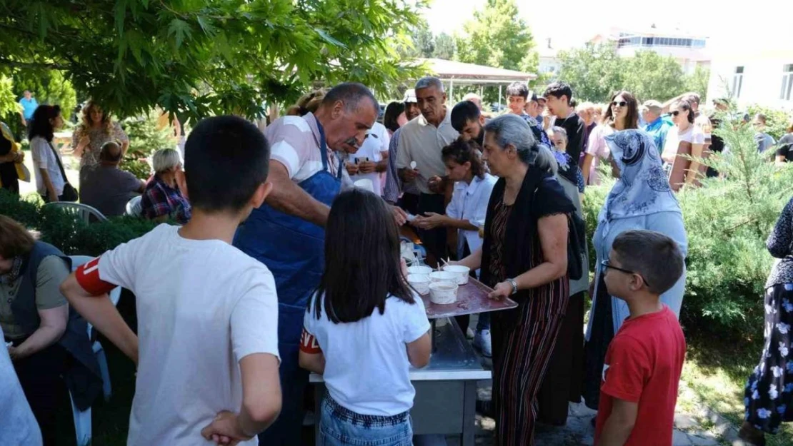 Erzincan'da 6 bin kişilik aşure ikramı