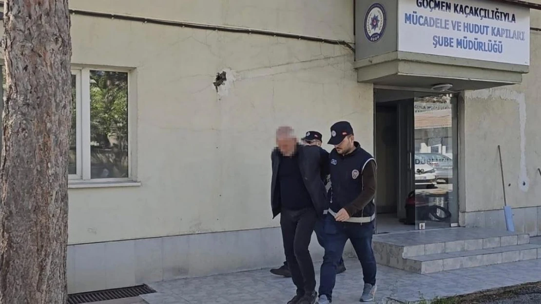 Erzincan'da araç içerisinde 8 kaçak göçmen yakalandı, şoför tutuklandı