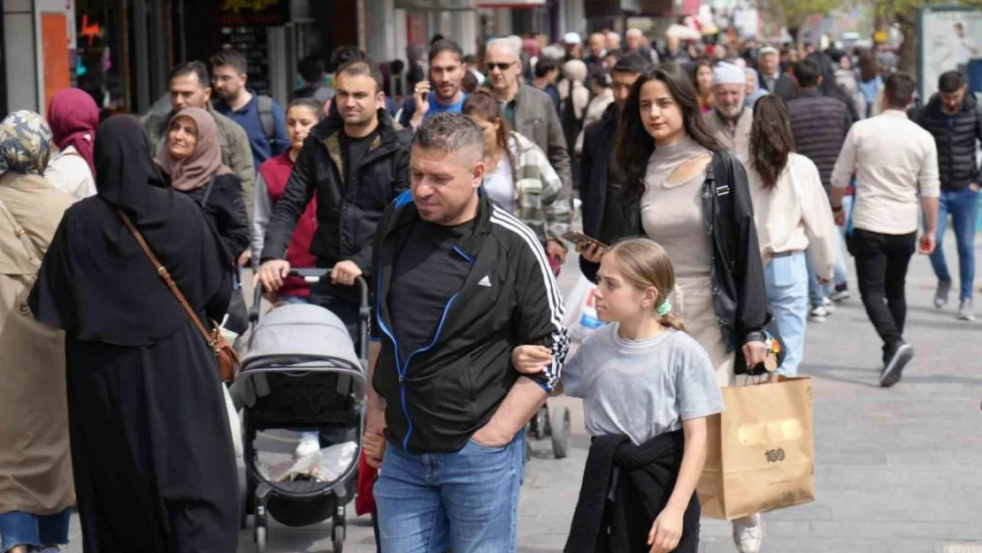 Erzincan'da çarşı ve pazarda bayram yoğunluğu yaşanıyor