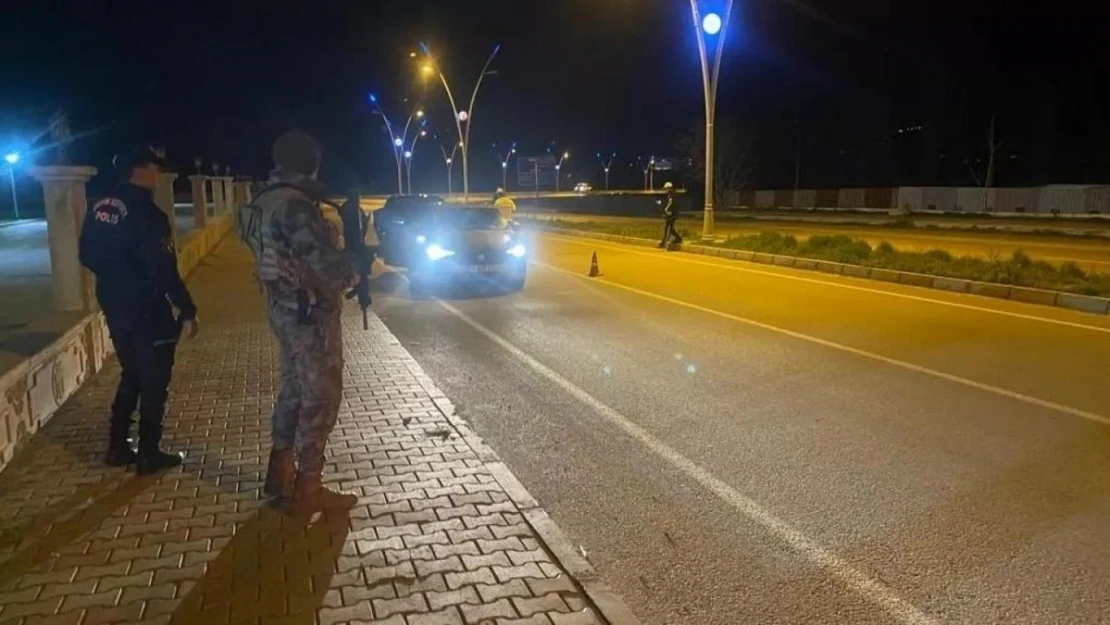 Erzincan'da çeşitli suçlardan aranan 18 şüpheli yakalandı