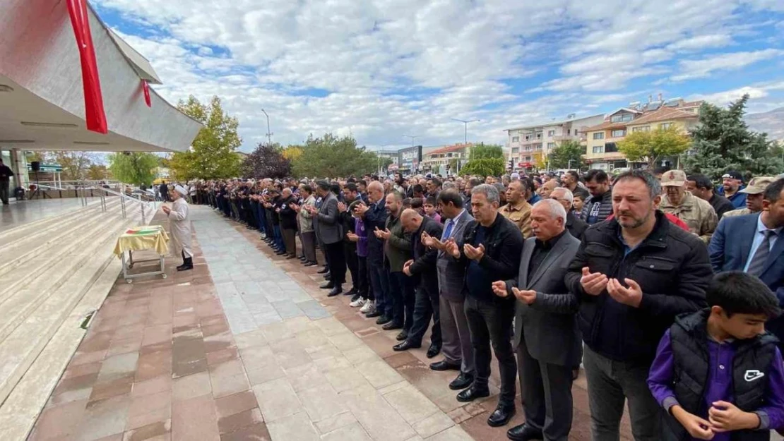 Erzincan'da, Filistinliler için gıyabi cenaze namazı kılınarak yürüyüş yapıldı