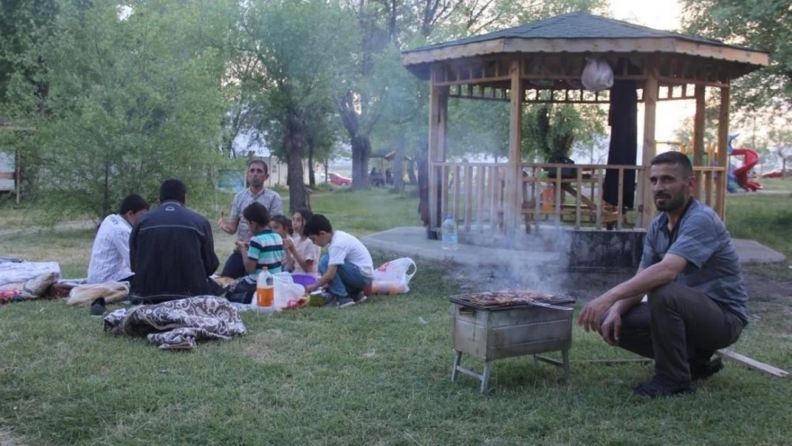 Erzincan'da hafta sonu piknik yoğunluğu