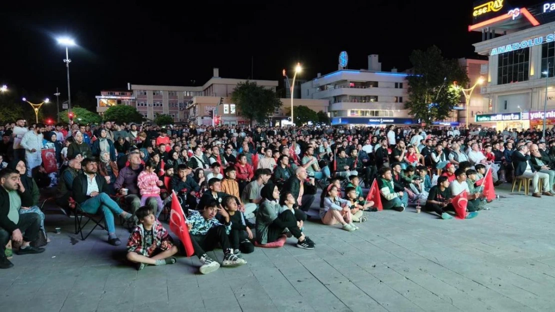 Erzincan'da milli maç heyecanı yaşandı