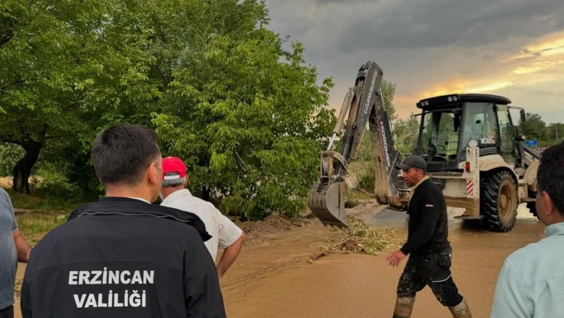 Erzincan'da sağanak yağış etkili oldu