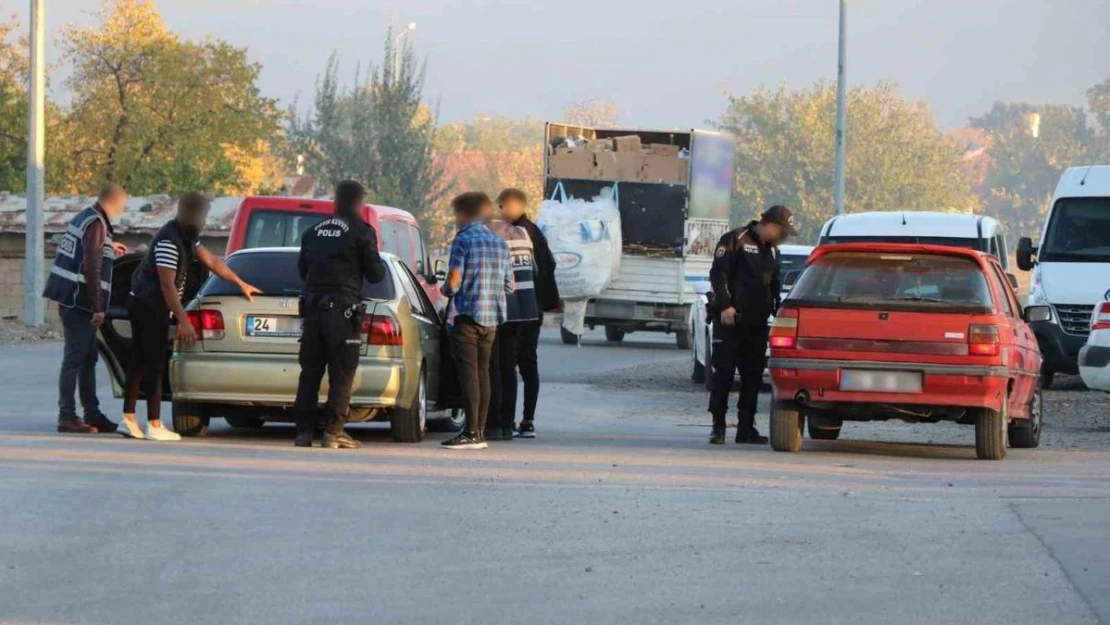 Erzincan'da toplam 18 yıl kesinleşmiş hapis cezası bulunan 15 aranan şahıs yakalandı