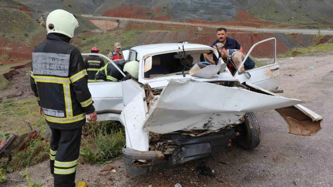 Erzincan'da trafik kazası: 2 yaralı