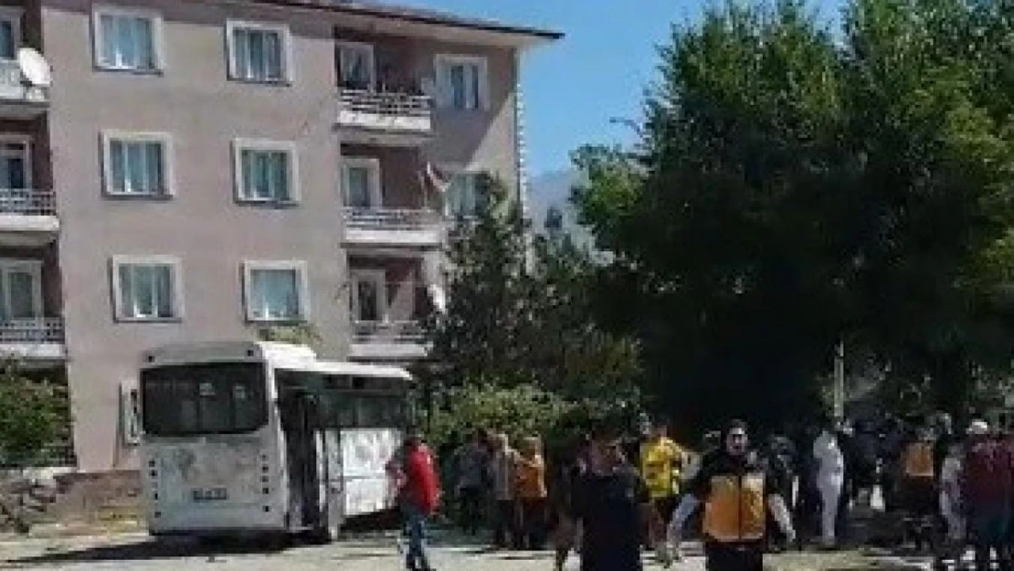 Erzincan'da trafik kazası: 2 yaralı