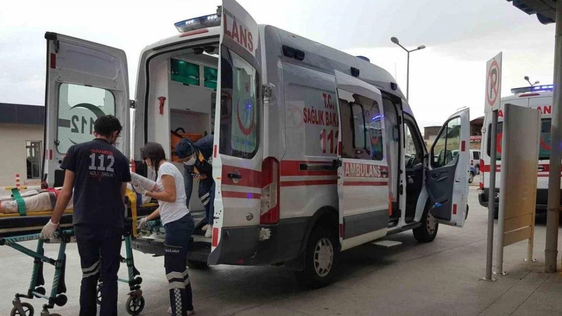 Erzincan'da trafik kazası: 4 yaralı