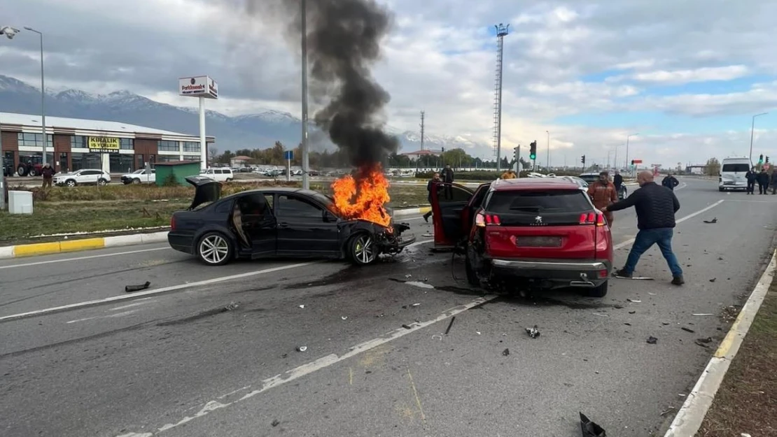 Erzincan'da zincirleme trafik kazası: 6 yaralı