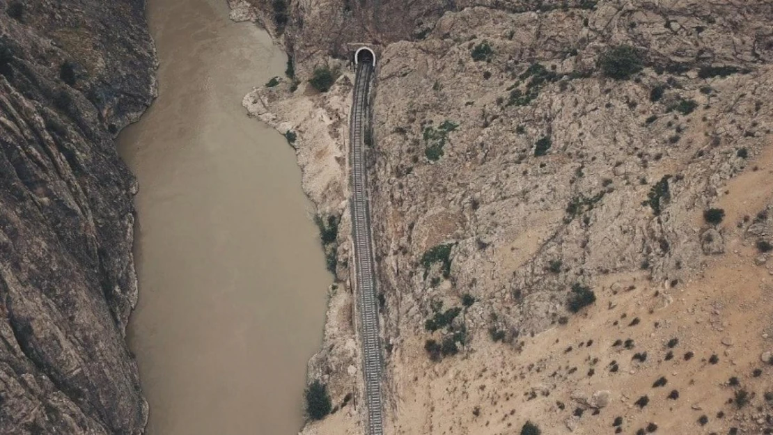 Erzincan'daki masalsı kanyonlar turizmcileri cezbediyor