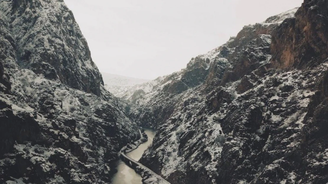 Erzincan'daki masalsı kanyonlar turizmcileri cezbediyor