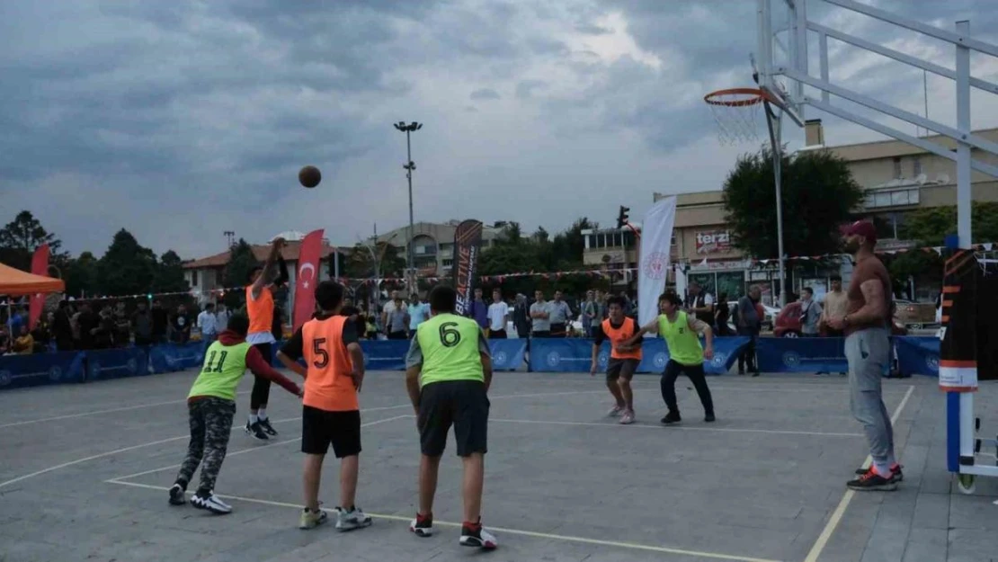 Erzincan'ın meydanında basketbol rüzgarı esti