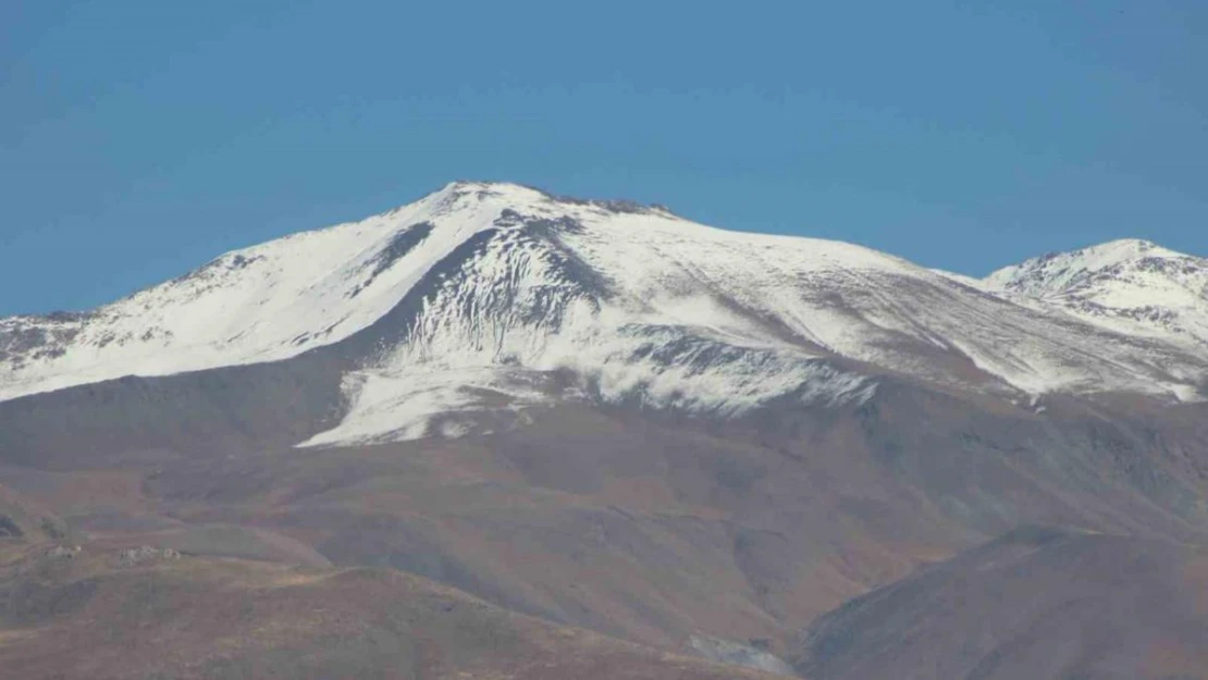 Erzincan'ın yüksek kesimleri karla kaplandı