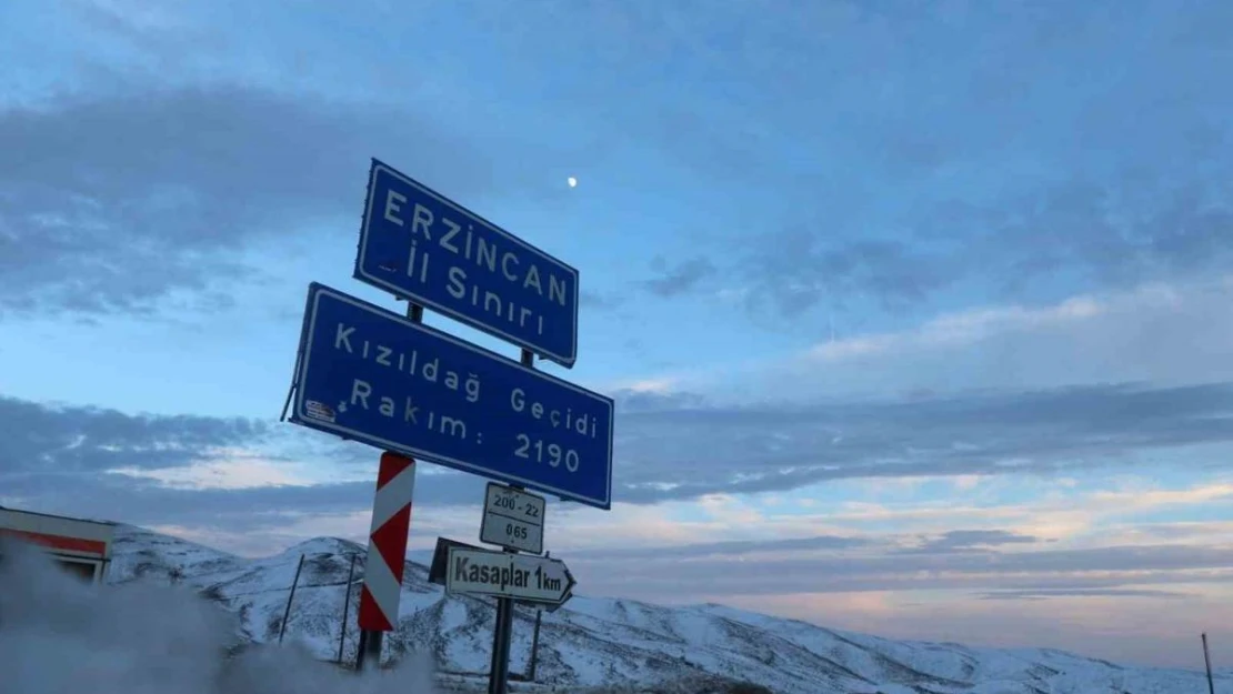 Erzincan'ın yüksek kesimlerinde kar yağışı etkili oldu