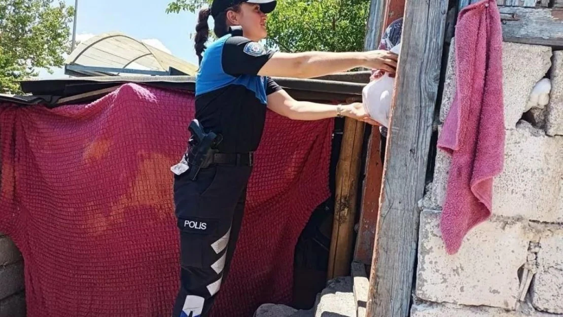 Erzincan polisi ihtiyaç sahibi ailelere kurban eti dağıttı