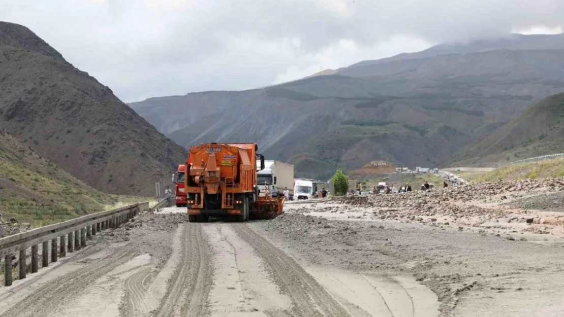 Erzincan - Sivas kara yolu ulaşıma açıldı