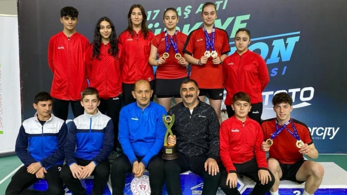 Erzincanlı badmintoncular 4 farklı branşta Türkiye şampiyonluğu kazandı