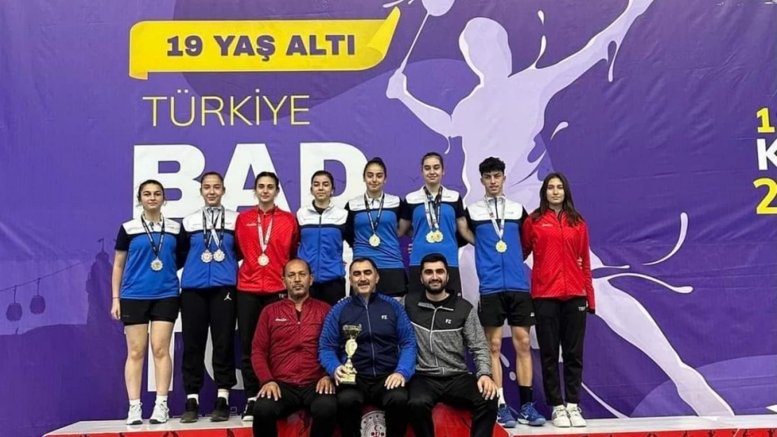 Erzincanlı badmintoncular, Samsun'dan madalyalarla döndüler